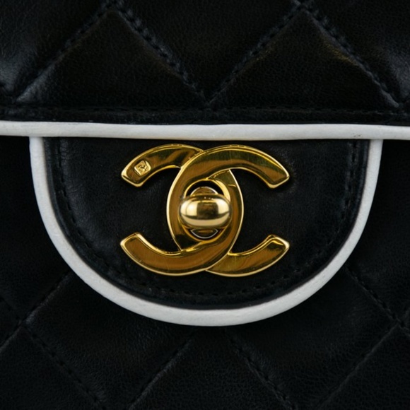 SOLD Chanel Vintage Single Flap Bag - Picture 11 of 16